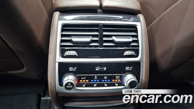 BMW 7-Series 2020 — photo 25