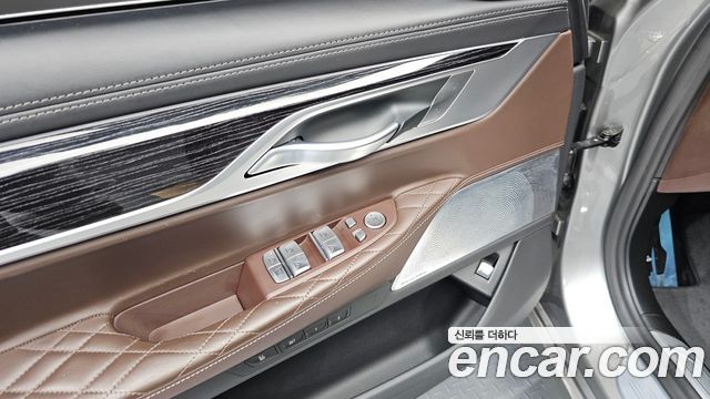 BMW 7-Series 2020 — photo 26