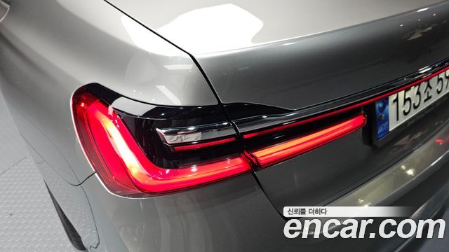 BMW 7-Series 2020 — photo 9