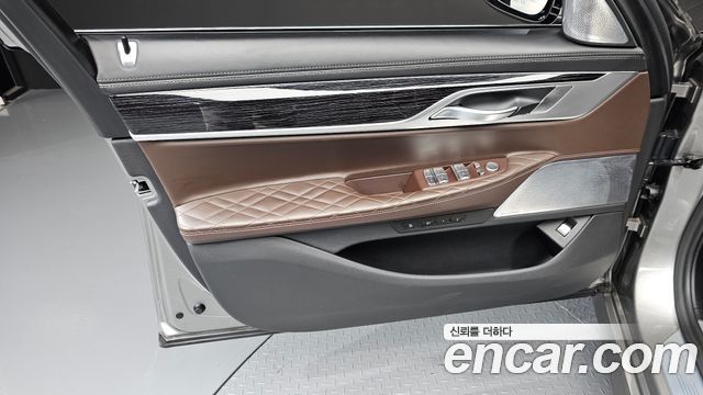 BMW 7-Series 2020 — photo 14