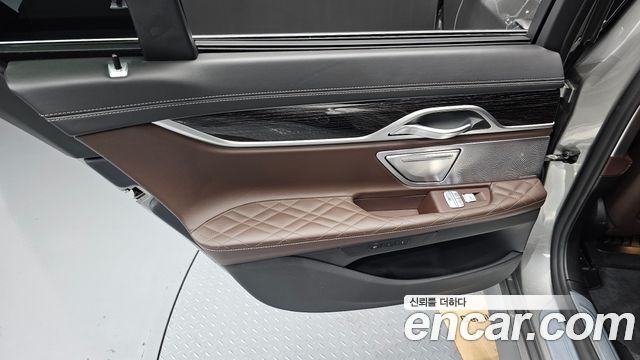 BMW 7-Series 2020 — photo 15