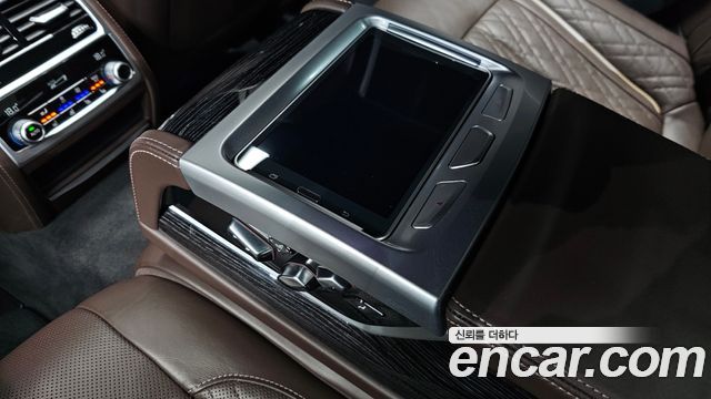 BMW 7-Series 2020 — photo 28