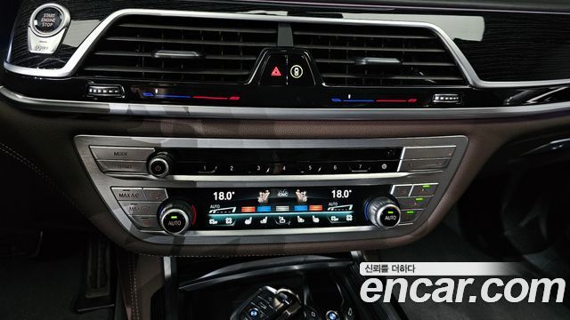 BMW 7-Series 2020 — photo 31