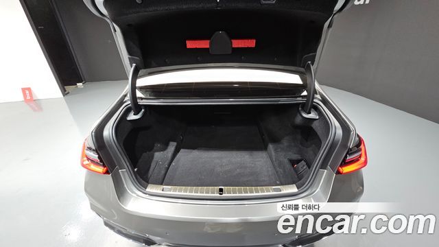 BMW 7-Series 2020 — photo 32