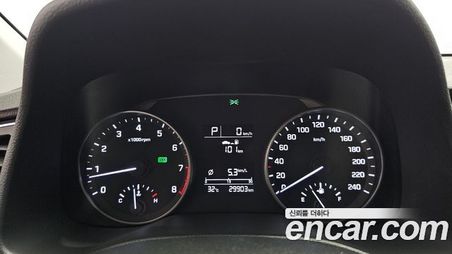 Hyundai AVANTE 2017 — photo 11