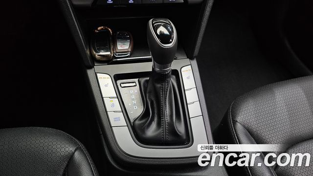 Hyundai AVANTE 2017 — photo 12