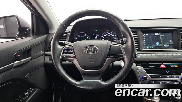 Hyundai AVANTE 2017 — photo 18