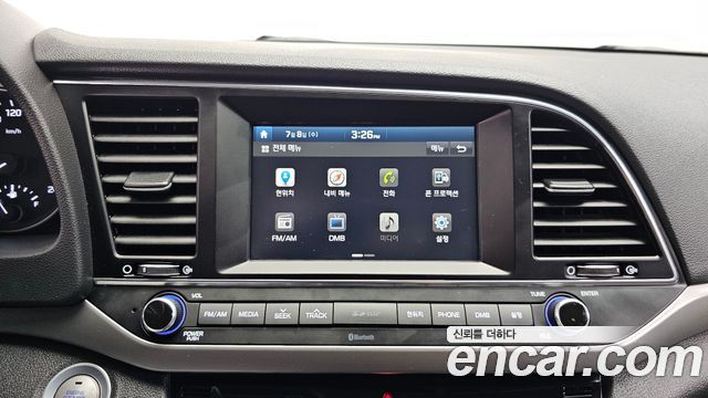 Hyundai AVANTE 2017 — photo 19