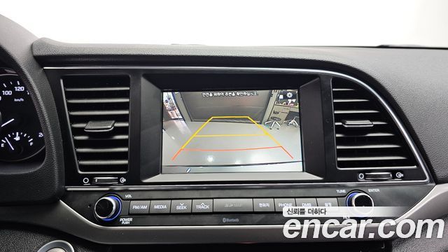Hyundai AVANTE 2017 — photo 22