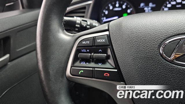 Hyundai AVANTE 2017 — photo 23