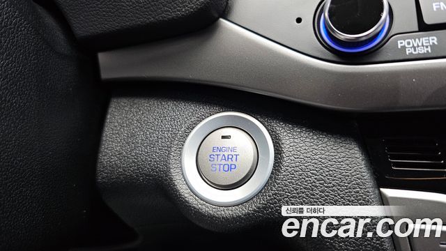 Hyundai AVANTE 2017 — photo 24