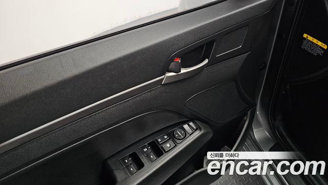 Hyundai AVANTE 2017 — photo 25