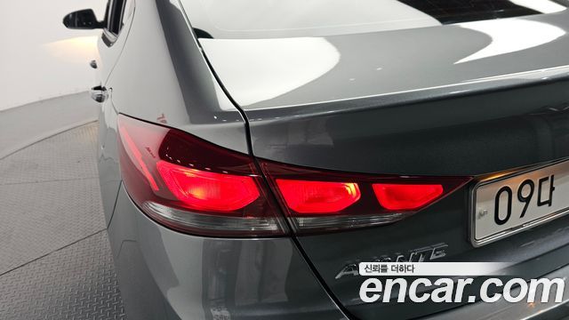 Hyundai AVANTE 2017 — photo 9