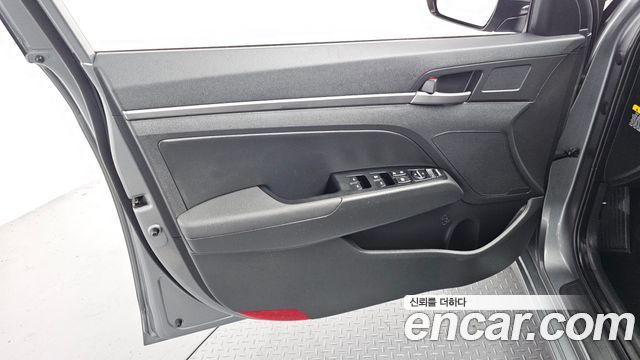 Hyundai AVANTE 2017 — photo 14