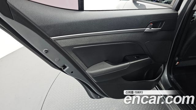 Hyundai AVANTE 2017 — photo 15