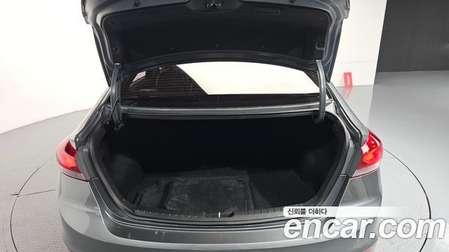Hyundai AVANTE 2017 — photo 28
