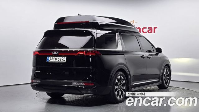 Kia Canival 2023 — photo 2