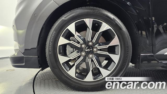 Kia Canival 2023 — photo 5