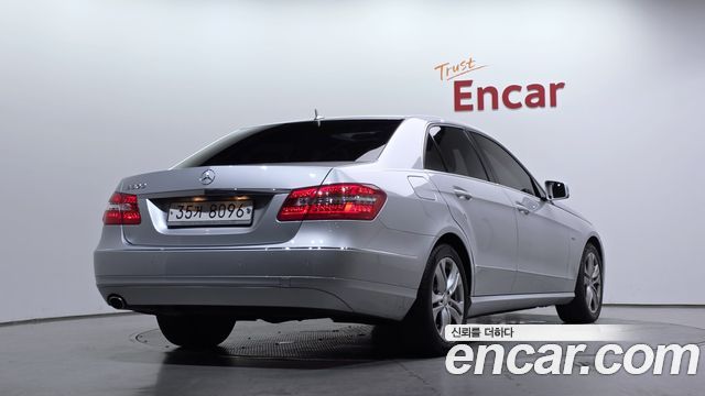 Mercedes-Benz E-Class 2010 — photo 2