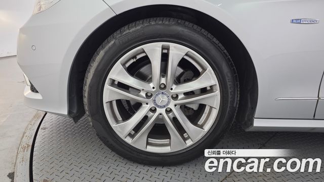 Mercedes-Benz E-Class 2010 — photo 5