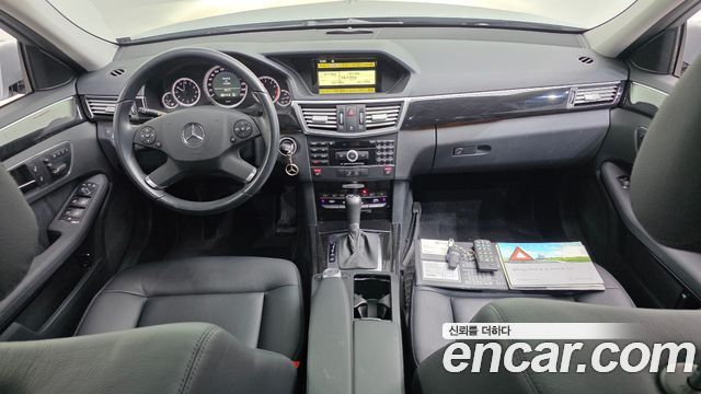 Mercedes-Benz E-Class 2010 — photo 7