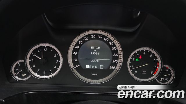 Mercedes-Benz E-Class 2010 — photo 8