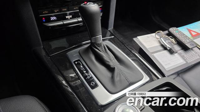 Mercedes-Benz E-Class 2010 — photo 9