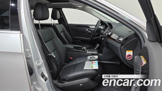 Mercedes-Benz E-Class 2010 — photo 11