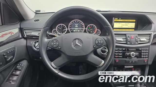 Mercedes-Benz E-Class 2010 — photo 13
