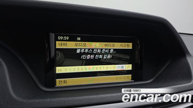 Mercedes-Benz E-Class 2010 — photo 15