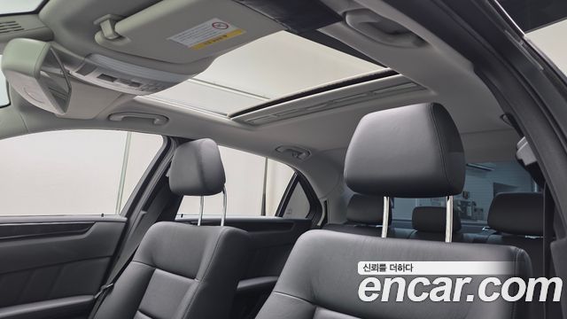 Mercedes-Benz E-Class 2010 — photo 17