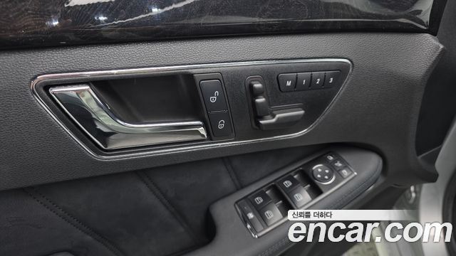 Mercedes-Benz E-Class 2010 — photo 19