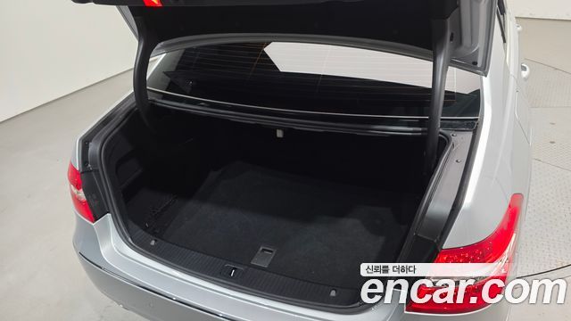 Mercedes-Benz E-Class 2010 — photo 20