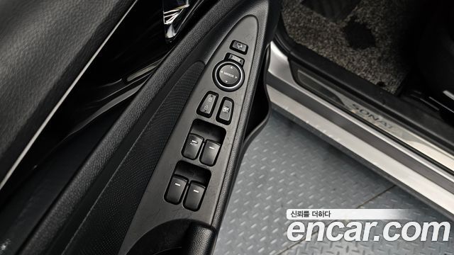 Hyundai Sonata 2011 — photo 12