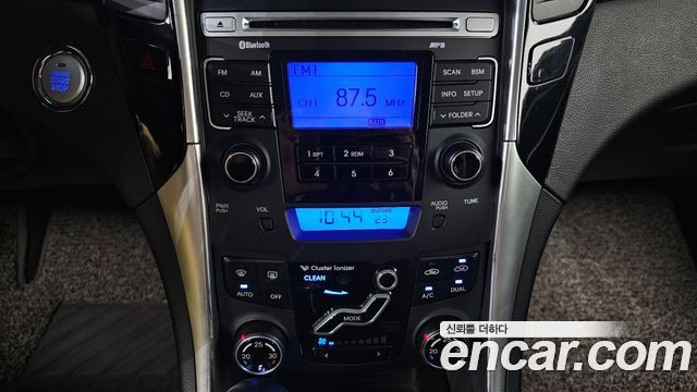 Hyundai Sonata 2011 — photo 13