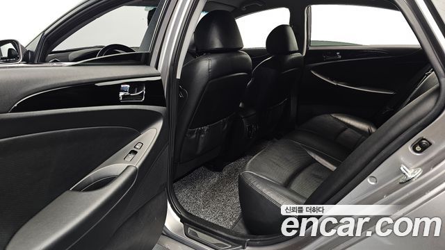 Hyundai Sonata 2011 — photo 14