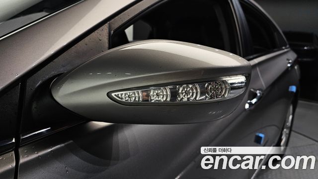 Hyundai Sonata 2011 — photo 18