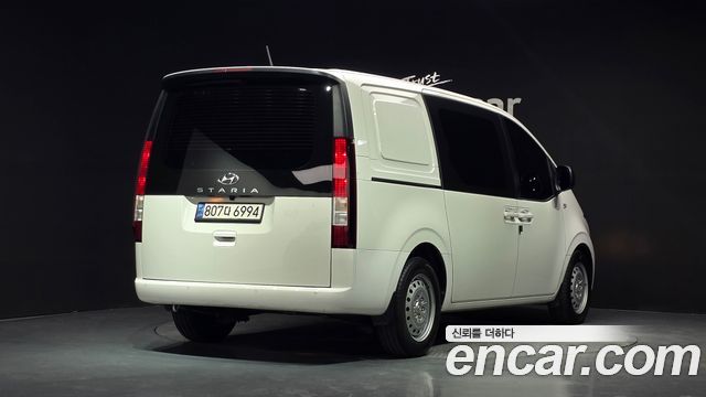 Hyundai Staria 2022 — photo 2