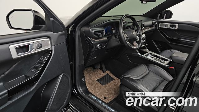 Ford Explorer 2021 — photo 13