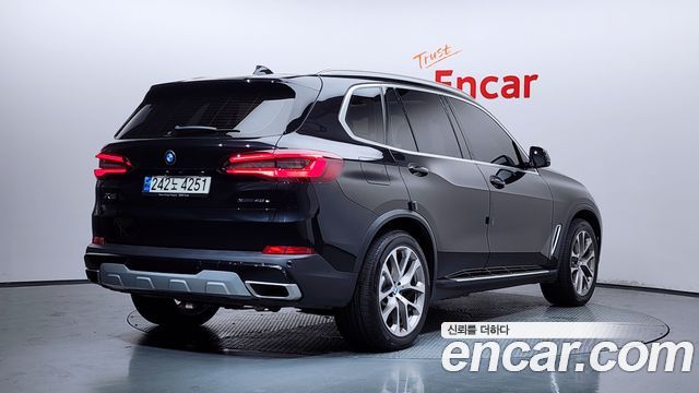 BMW X5 2021 — photo 2