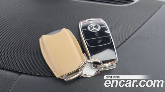 Mercedes-Benz GLE-Class 2025 — photo 24