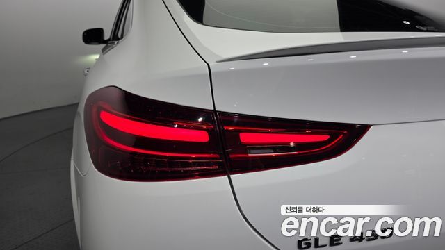 Mercedes-Benz GLE-Class 2025 — photo 9