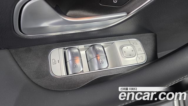 Mercedes-Benz GLE-Class 2025 — photo 30