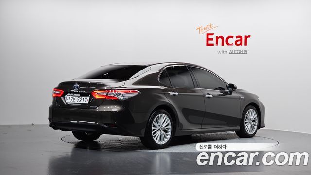 Toyota Camry 2019 — photo 2