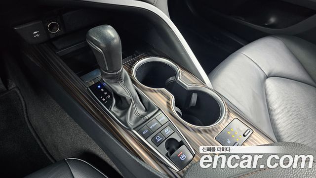 Toyota Camry 2019 — photo 12