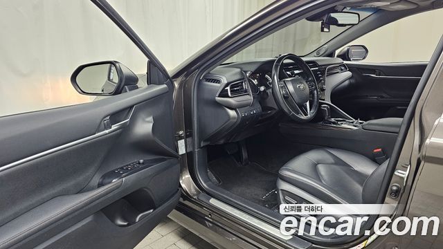 Toyota Camry 2019 — photo 13