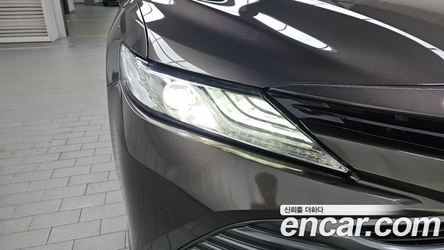 Toyota Camry 2019 — photo 8