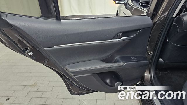 Toyota Camry 2019 — photo 15