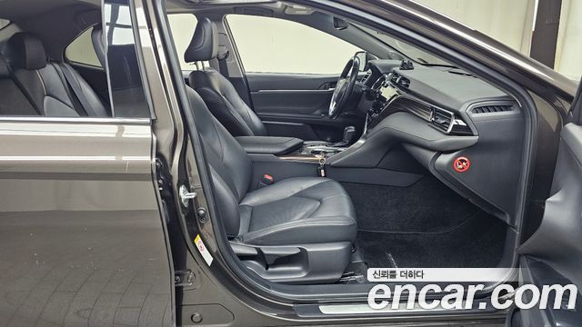 Toyota Camry 2019 — photo 16