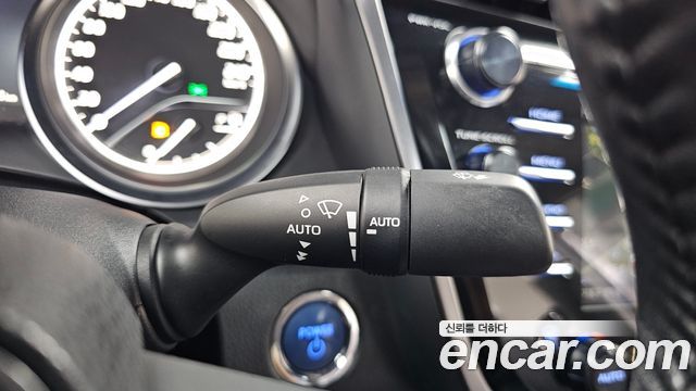 Toyota Camry 2019 — photo 28